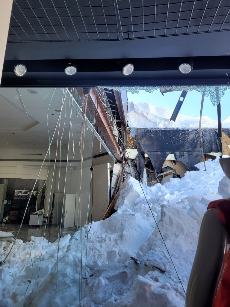 Miller Hill Mall roof collapseMinnesota Task Force 2 on the scene